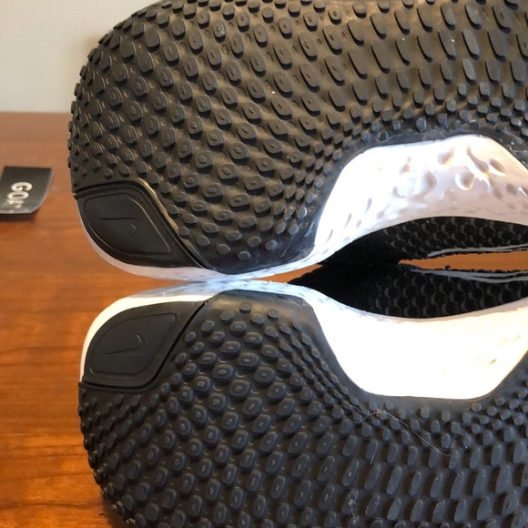 Nike ZoomX Invincible Run Flyknit 2 Woman’s DC9993-001 - Picture 8 of 9